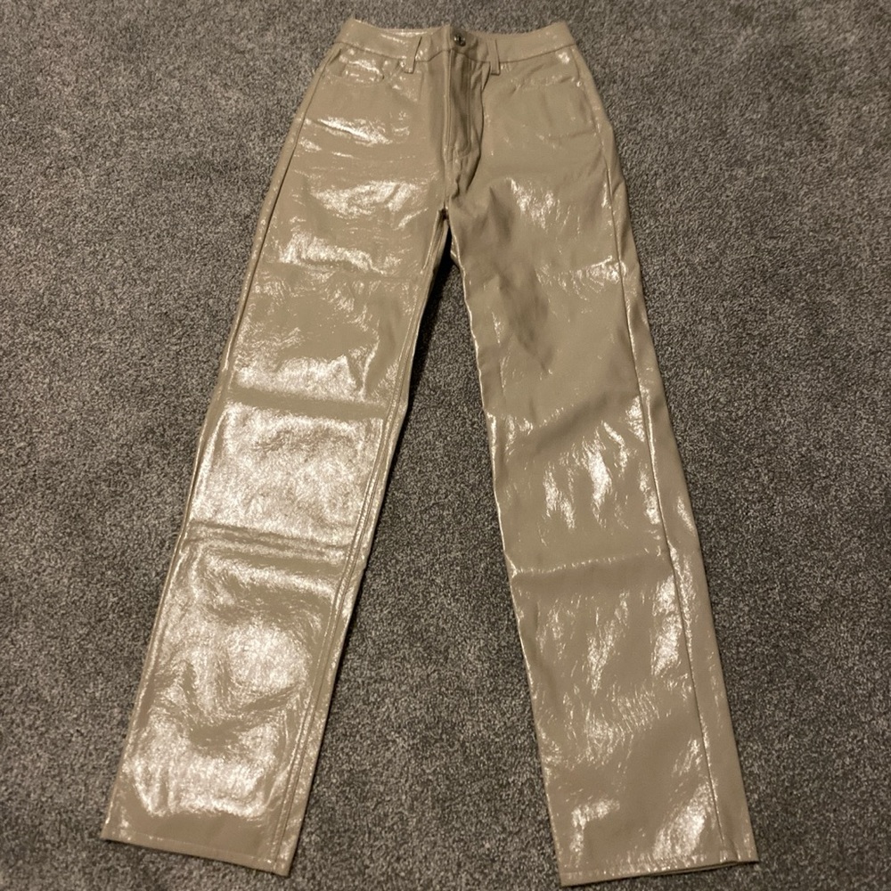 Metallic gold, 90’s boyfriend pants